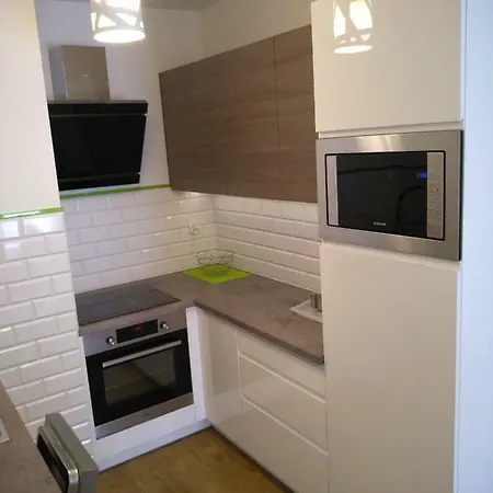 Limonkowy Podczele Apartment *